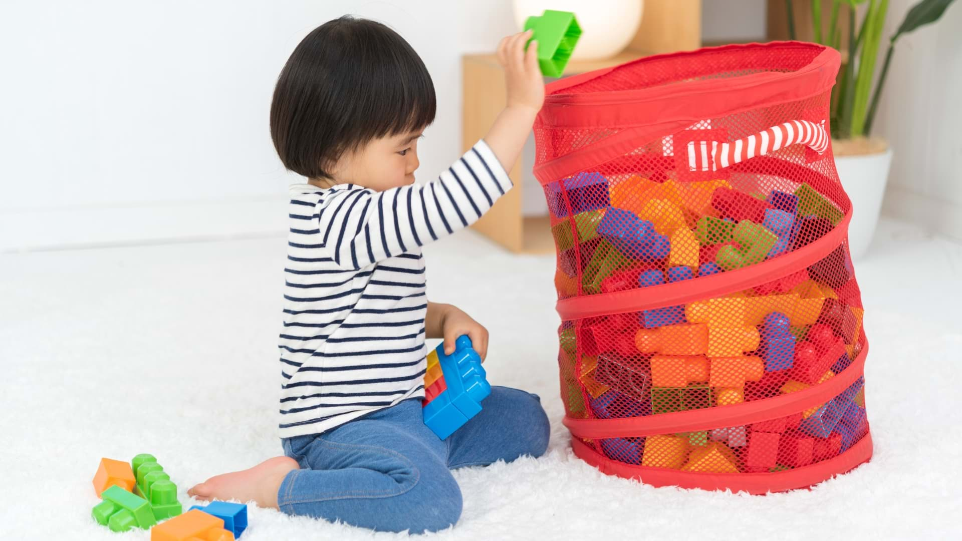 Could you tidy up your room, please?